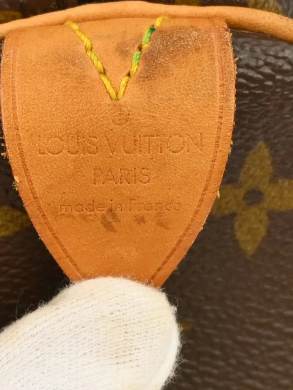 Louis Vuitton outside 	ab